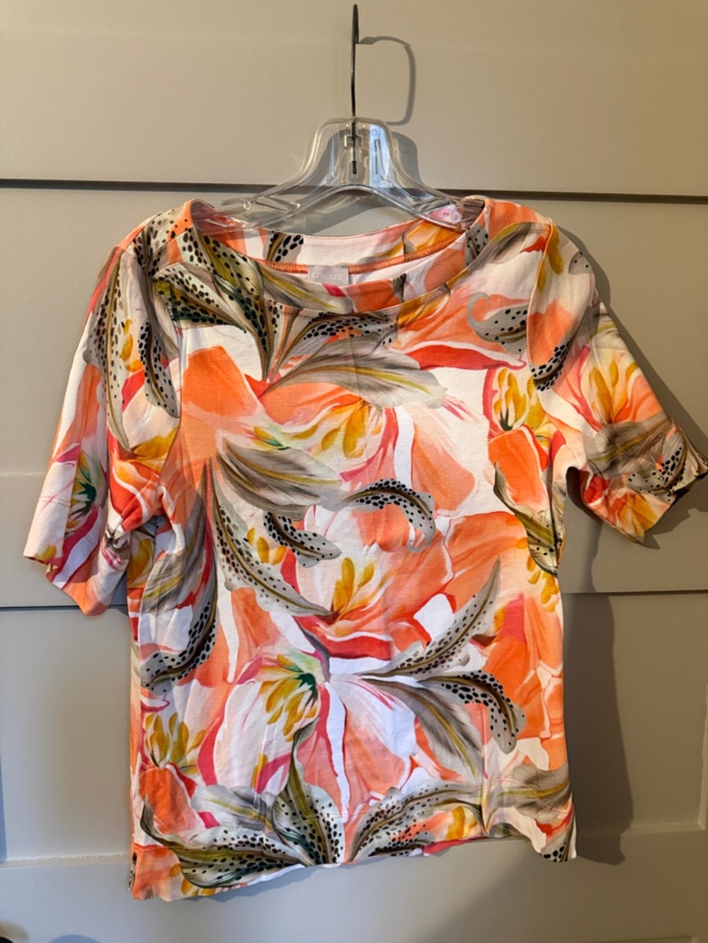 Women's Chico’s Coral Floral Short Sleeve Top (Size 1 - M)